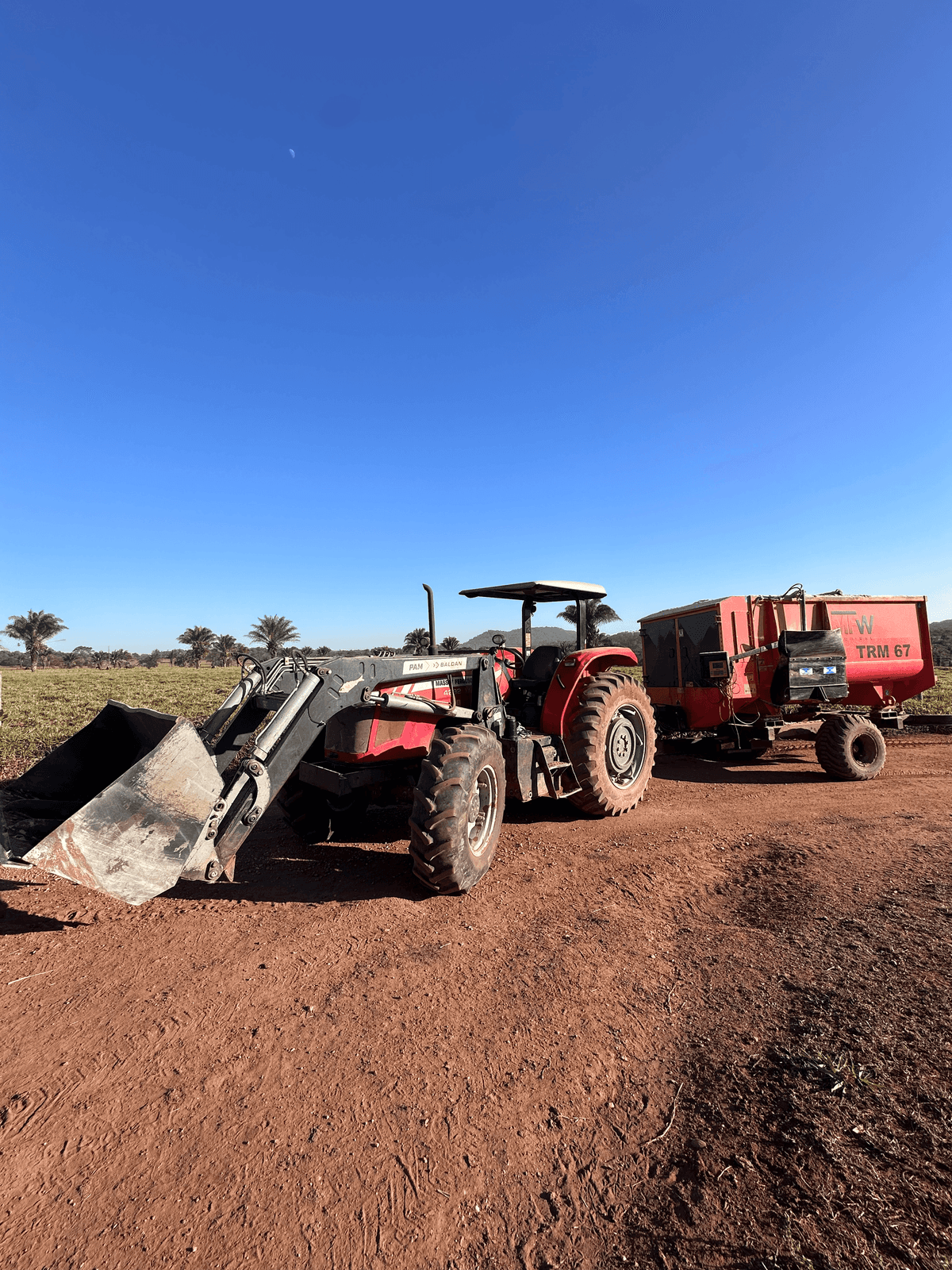 Trator agrícola com implementos lamina concha website